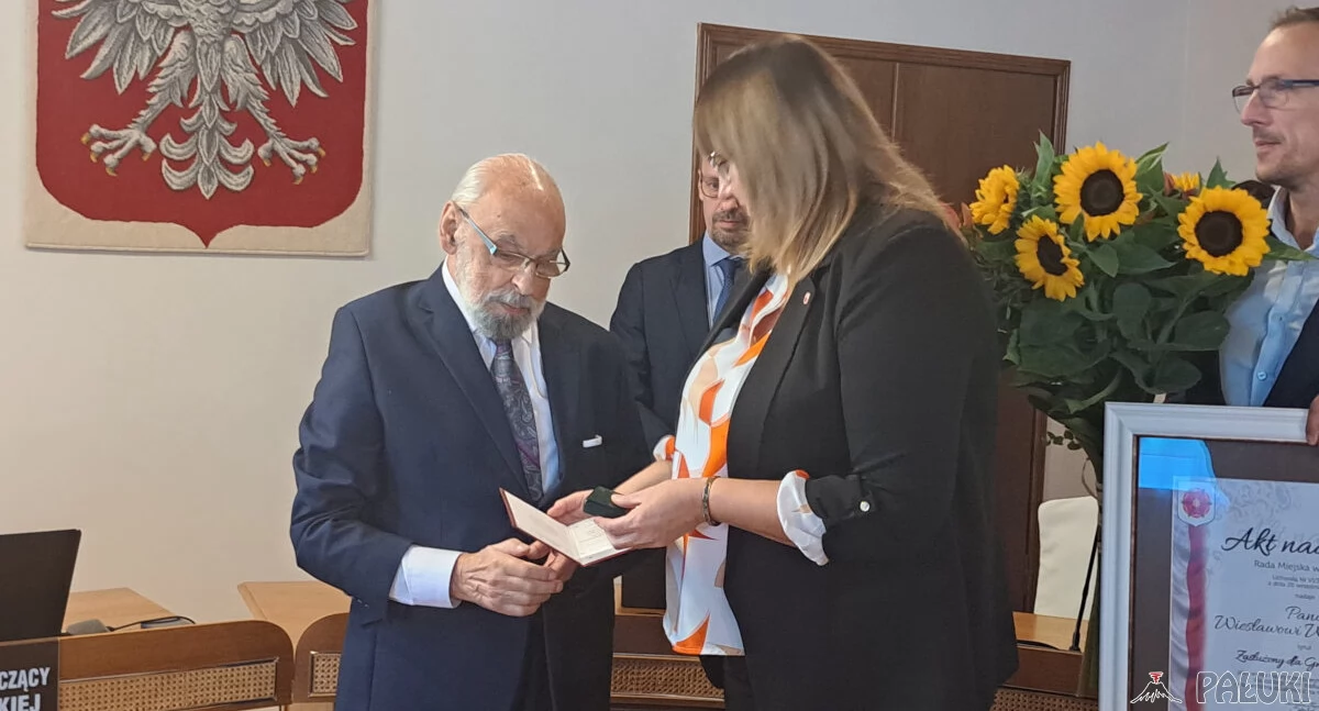 Wiesław Wollandt z tytułem Zasłużony dla Gminy Barcin. Piękna uroczystość w auli ratusza (film + fotogaleria)