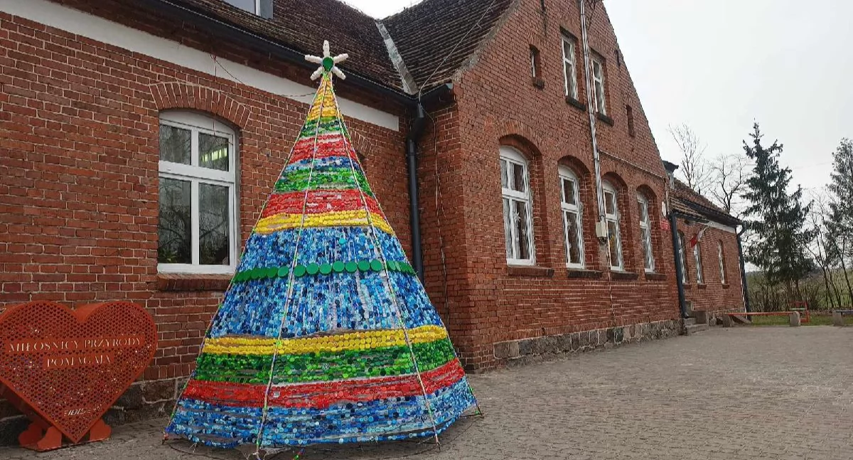 Bożonarodzeniowa choinka z firan, czy z lejków? Nie - tym razem z... 