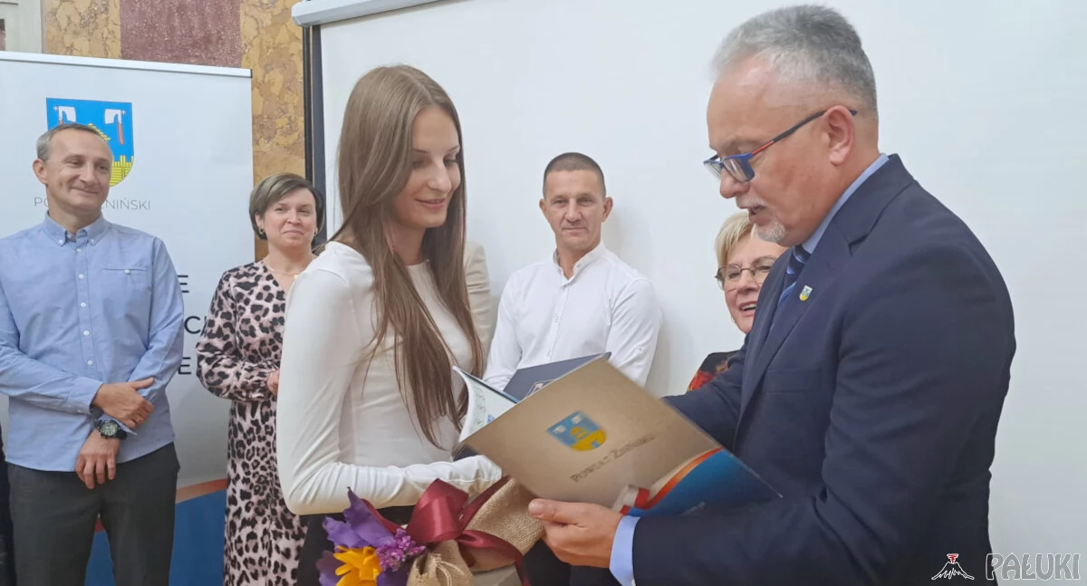 Gala oświatowa powiatu żnińskiego. Znamy maturzystkę roku (film + fotogaleria)