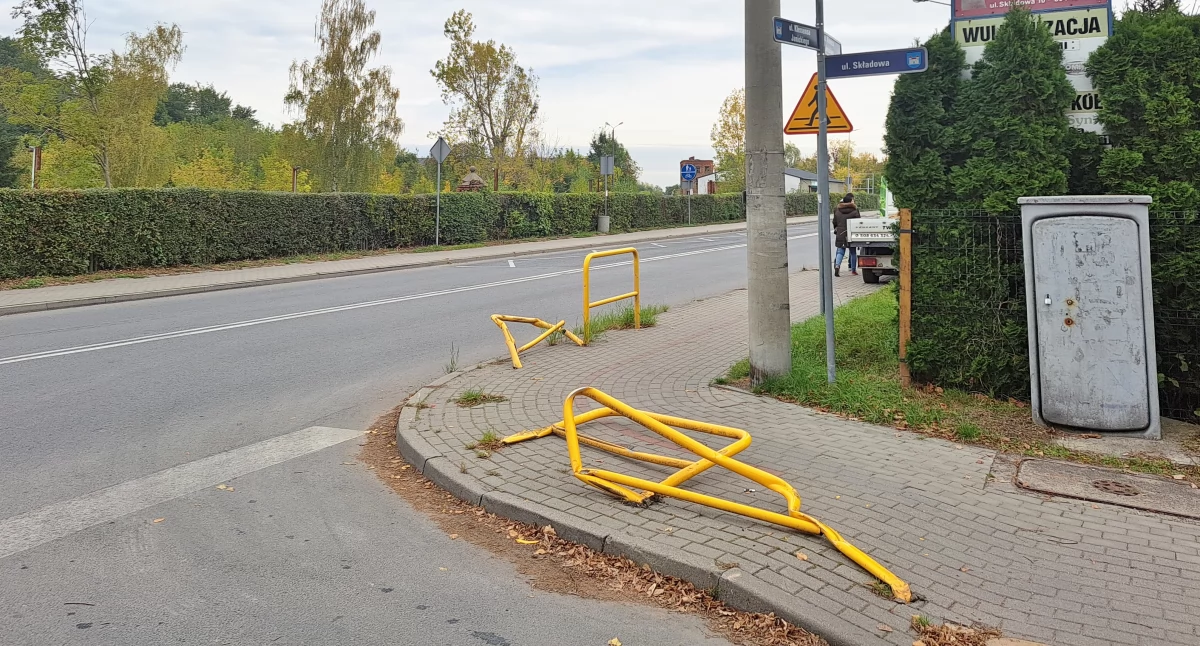 Ciągnik wgniótł barierki w chodnik na ul. Składowej i pojechał w kierunku Łabiszyna