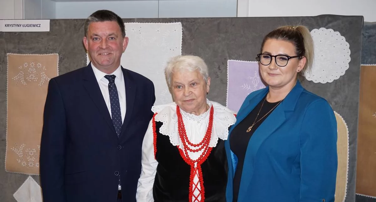 Wernisaż haftów pałuckich Krystyny Ługiewicz z okazji Dnia Seniora w GDK (fotogaleria)