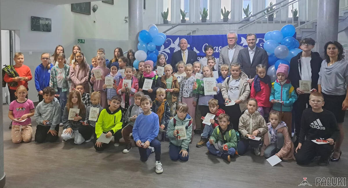 Novago Żnin nagrodziło uczniów jedynki, bo potrafili zamknąć las w szkle (fotogaleria)