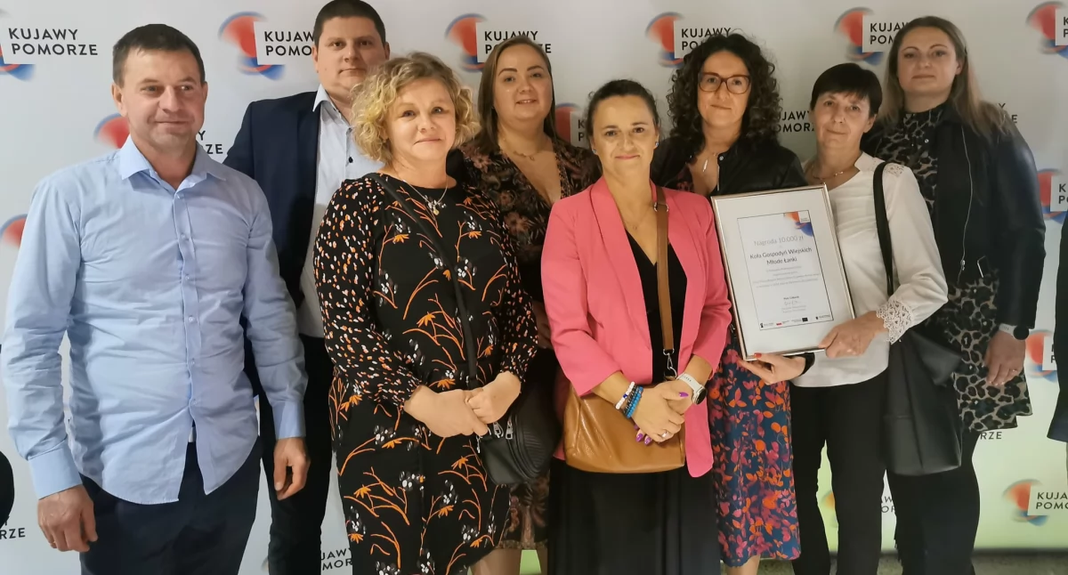 KGW Młode Łanki i sołectwo Dębogóra na gali wręczenia nagród profrekwencyjnych w Toruniu