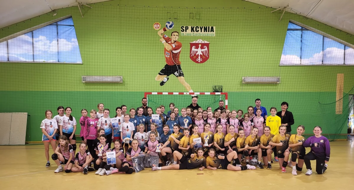 Trzeci turniej Orlik Cup VIII w piłce ręcznej dziewcząt w Kcyni wygrywa Budzyń (fotogaleria)