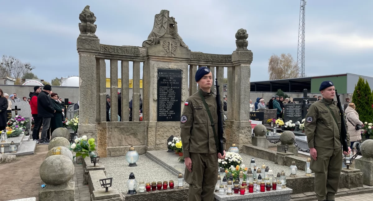 Zmiana warty przy pomniku Powstańców Wielkopolskich 