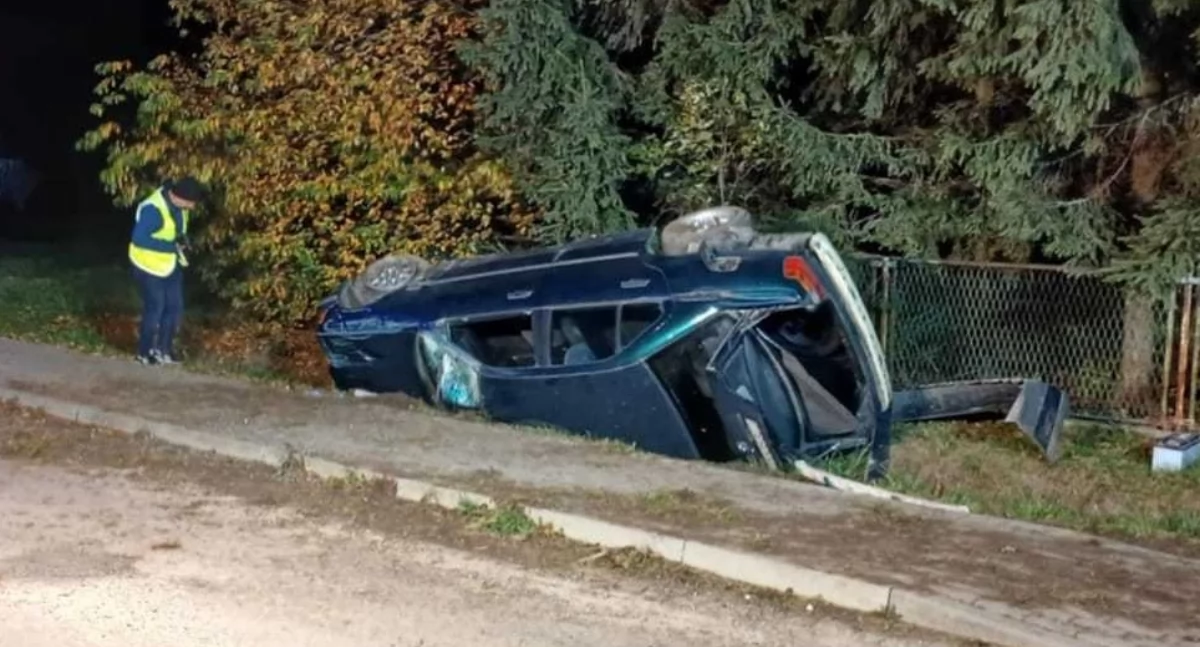 Rozpędzone BMW dachowało w Złotowie