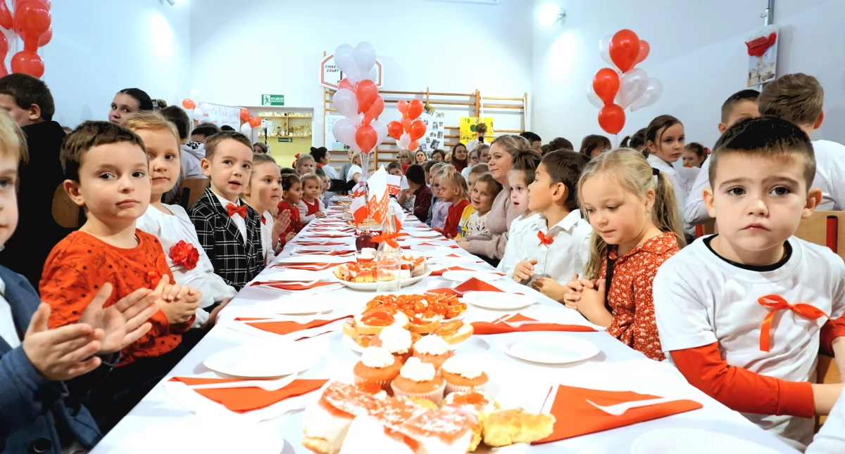 SP w Żernikach przez cały tydzień celebruje niepodległość. Robi to nieszablonowo (fotogaleria)