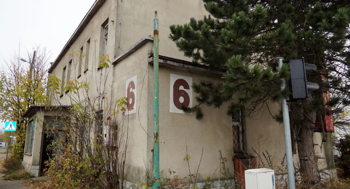 W opuszczonym budynku po radiologii umarł mężczyzna (fotogaleria)
