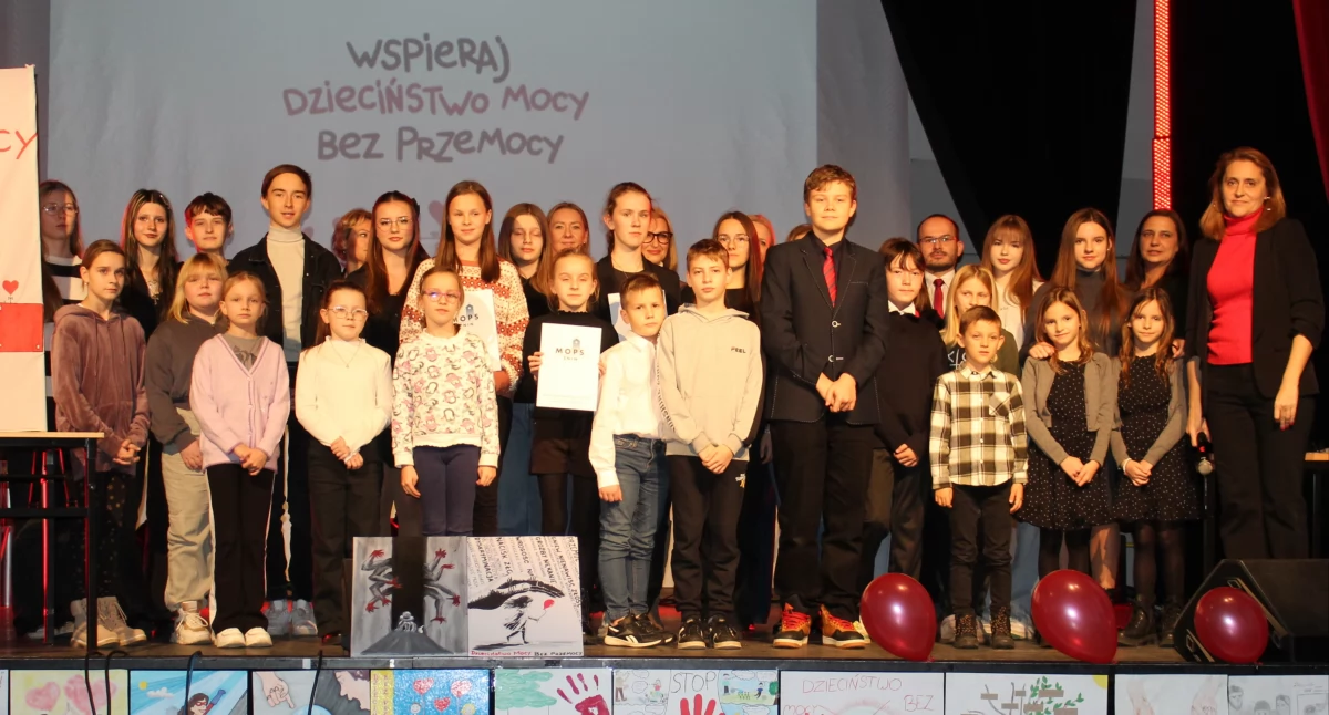 W Żninie plastycznie pokazali dzieciństwo mocy, bez przemocy