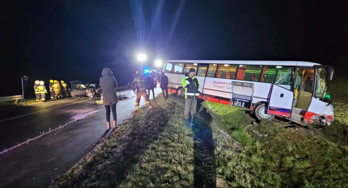 Policja poszukuje dwóch osób po zderzeniu autobusu szkolnego z audi (aktualizacja)