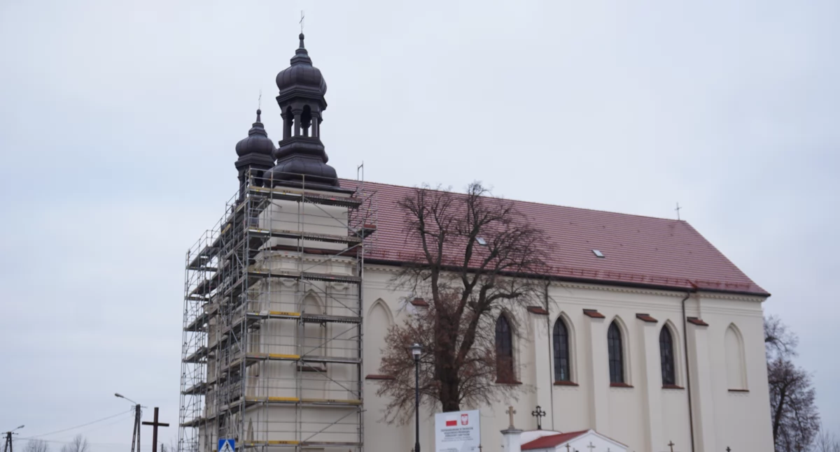 Kościół pw. św. Doroty z odnowioną elewacją, mur oporowy w Lubczu naprawiony