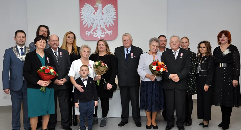 Miłość przyszła szybko a została na długo. Szmaragdowe i złote gody