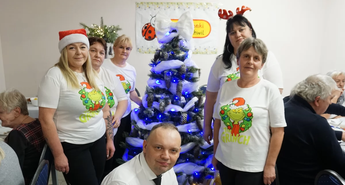 Tonowianki zaprosiły seniorów na wspólną wigilijną ucztę (fotogaleria)