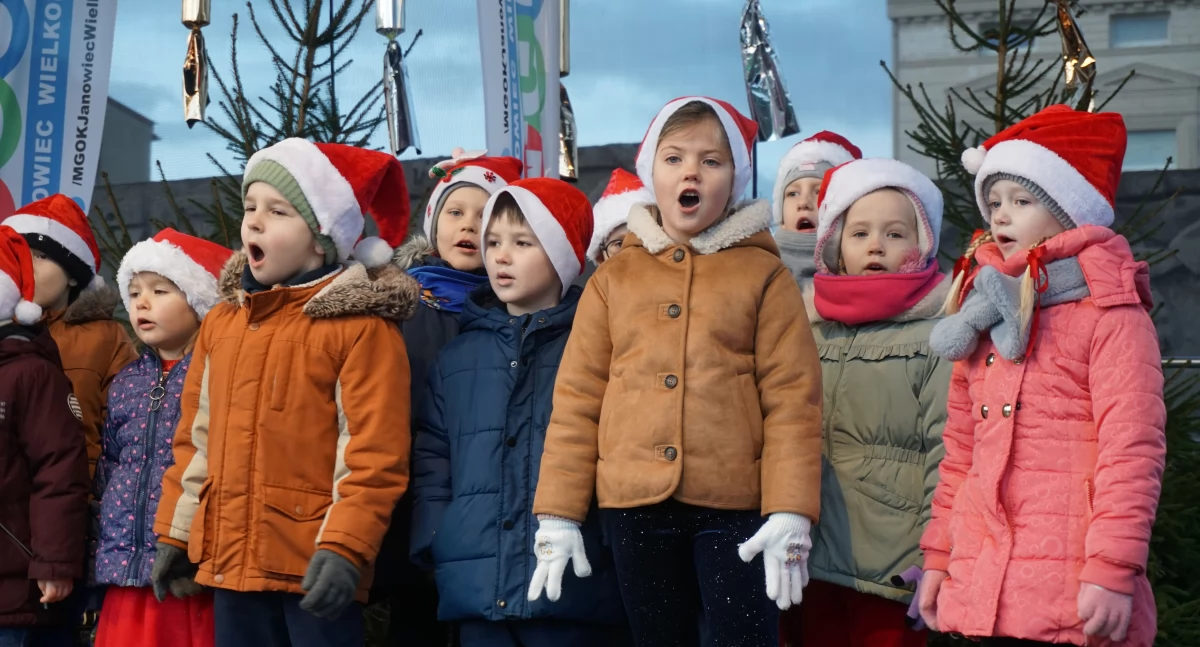 Magiczna atmosfera świąt w sercu Janowca. Kolejny udany jarmark 