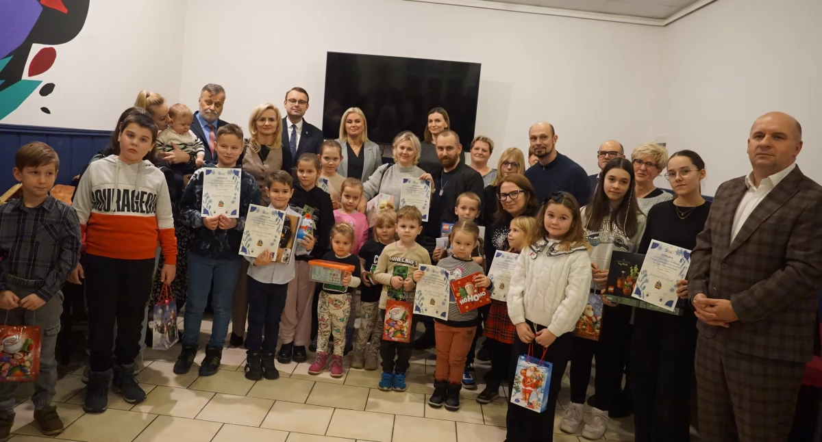Przy jednej ze zwycięskich szopek Rada Miejska uchwali budżet Żnina (film + fotogaleria)