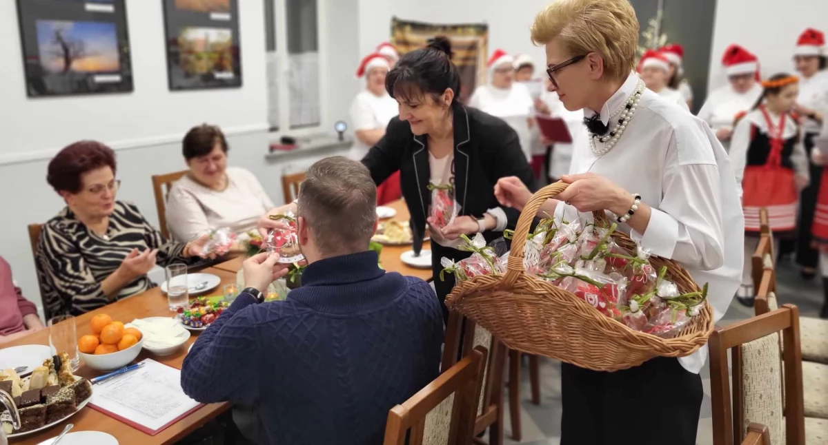 Wspólne kolędowanie Klubu Aktywnego Seniora i Zespołu Pałuki 