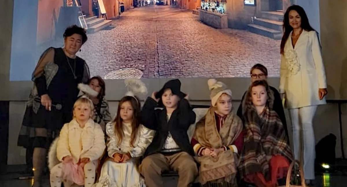Dziewczynka z zapałkami - świąteczny prezent od Szmaragdowego Łabędzia (zdjęcia)