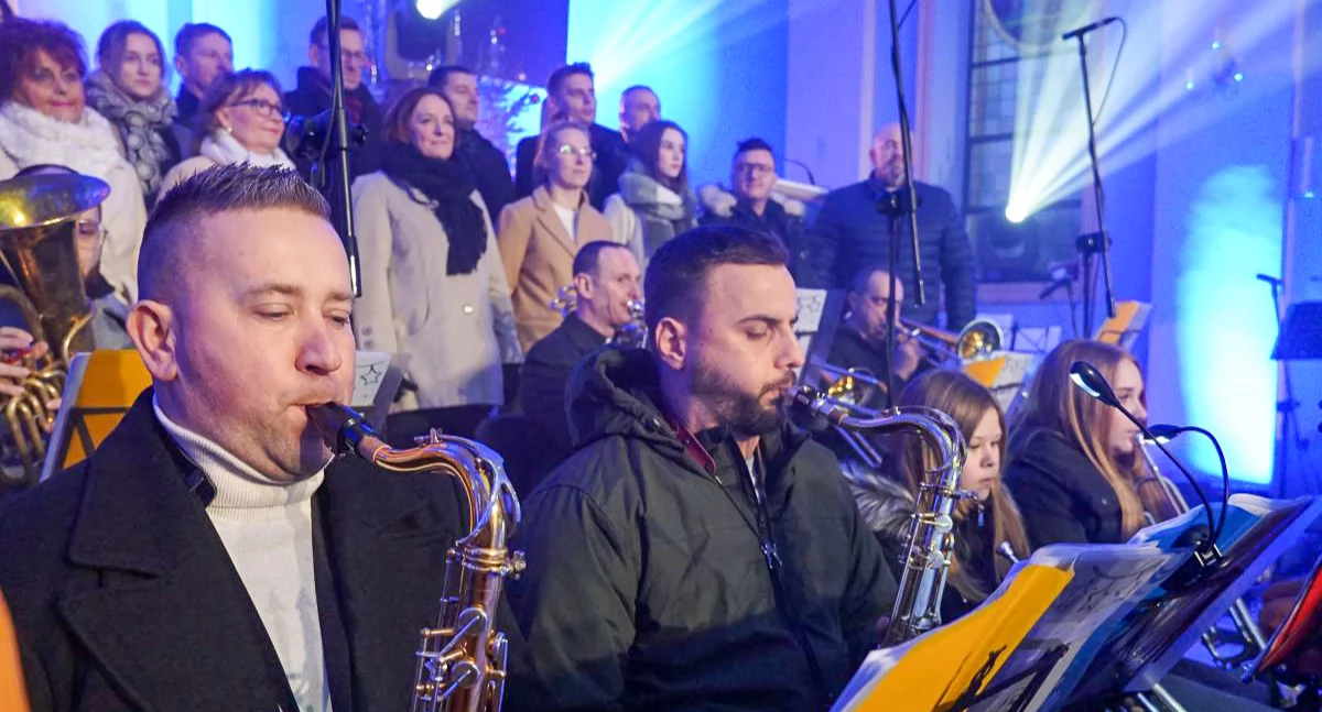 Koncert kolęd i pastorałek w Łabiszynie (burmistrz boi się, że straci śpiewającego dyrektora)