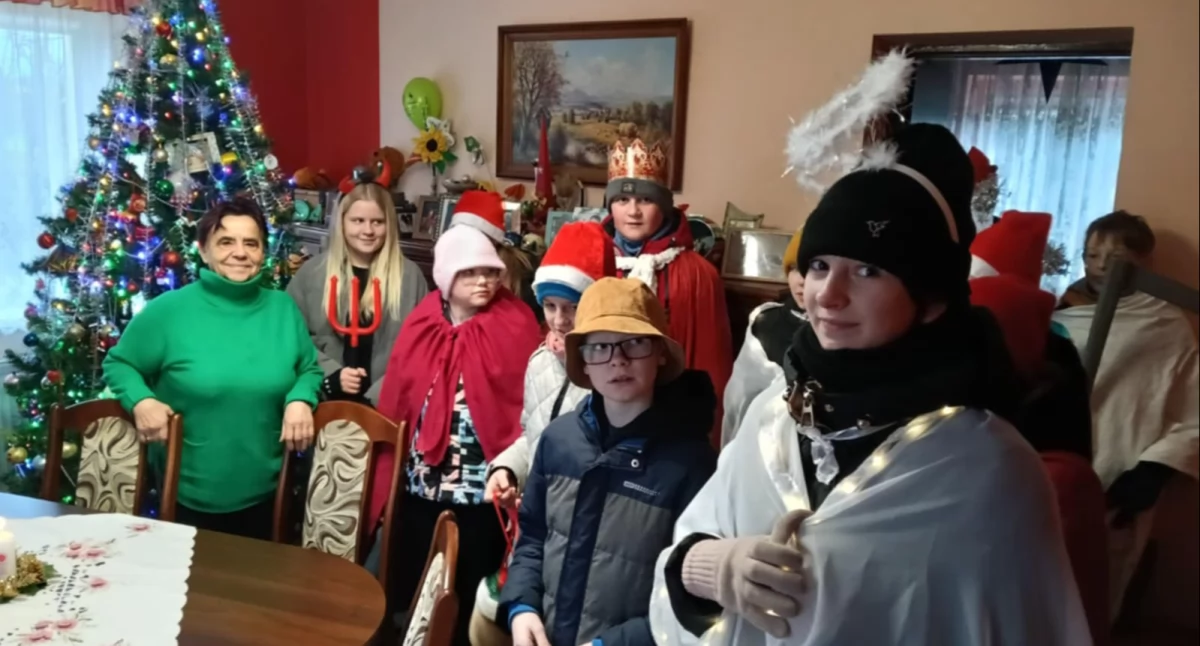 Hej kolęda, kolęda! Uczniowie odwiedzili mieszkańców Żernik i Chrzanowa