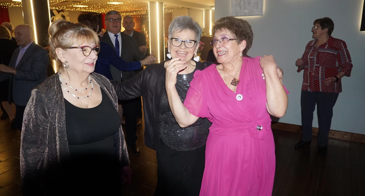 Wielka zabawa emerytów z okazji Dni Babci i Dziadka (film + fotogaleria)
