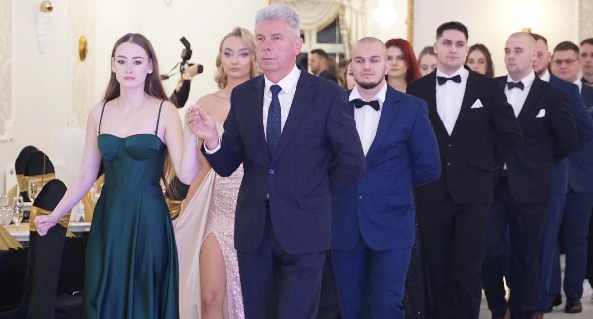 Studniówka żnińskiego ekonomika (film + fotogaleria)