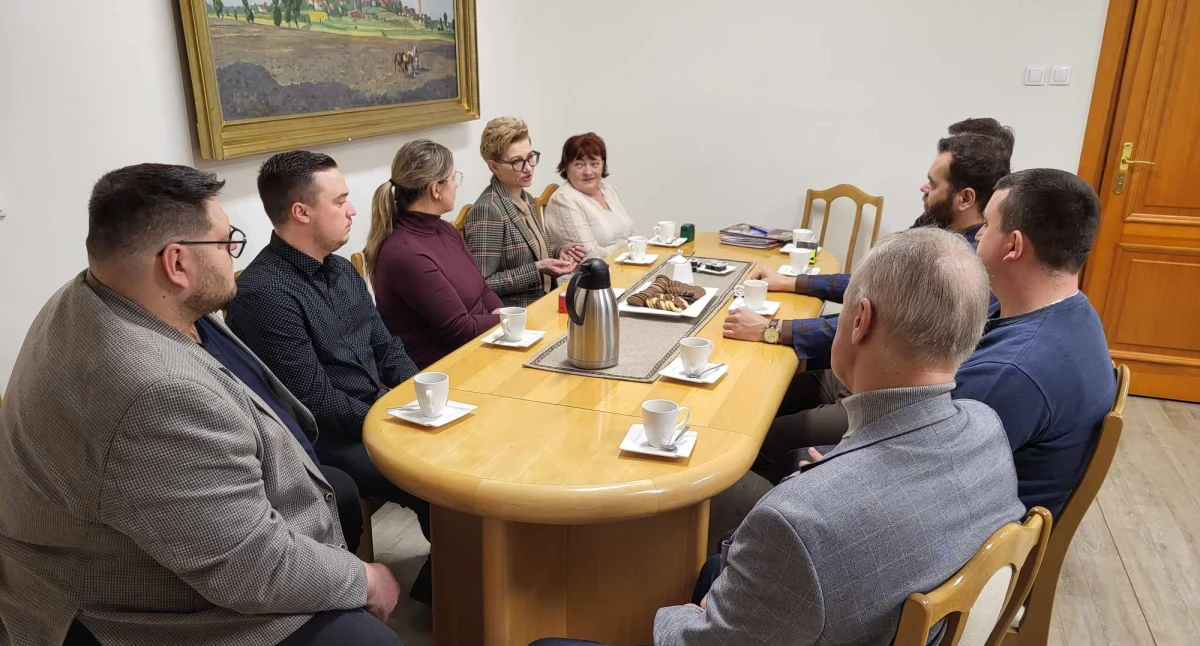 Umowy podpisane - 18 stowarzyszeń zrealizuje 30 projektów