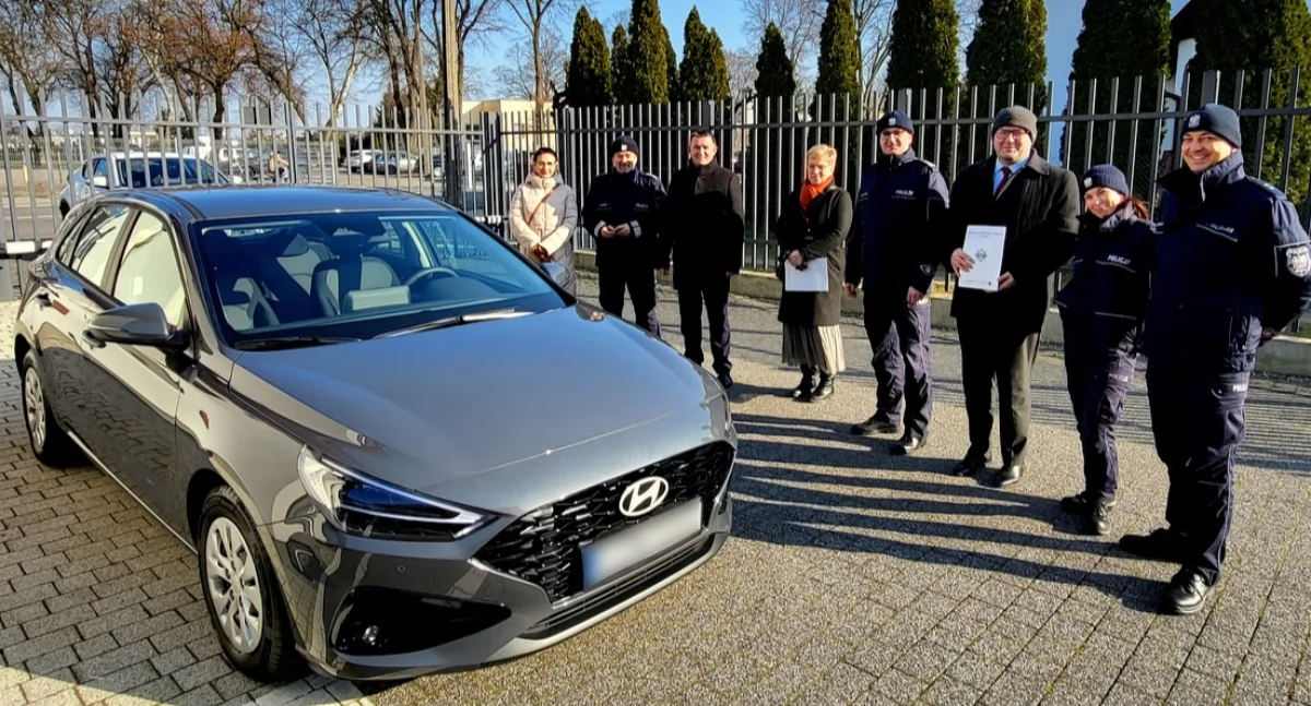 Oznakowany i nieoznakowany. Dwa nowe pojazdy dla policji (zdjęcia)