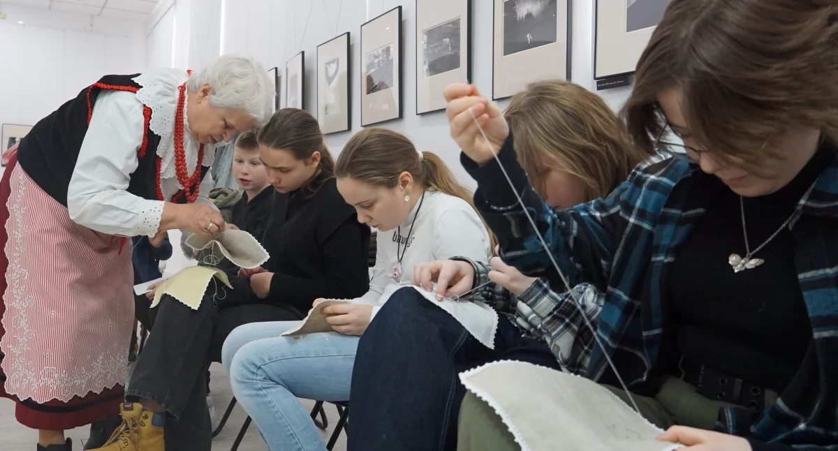Trzecia przygoda VIa z folklorem - haft pałucki i jego mistrzyni (film + fotogaleria)