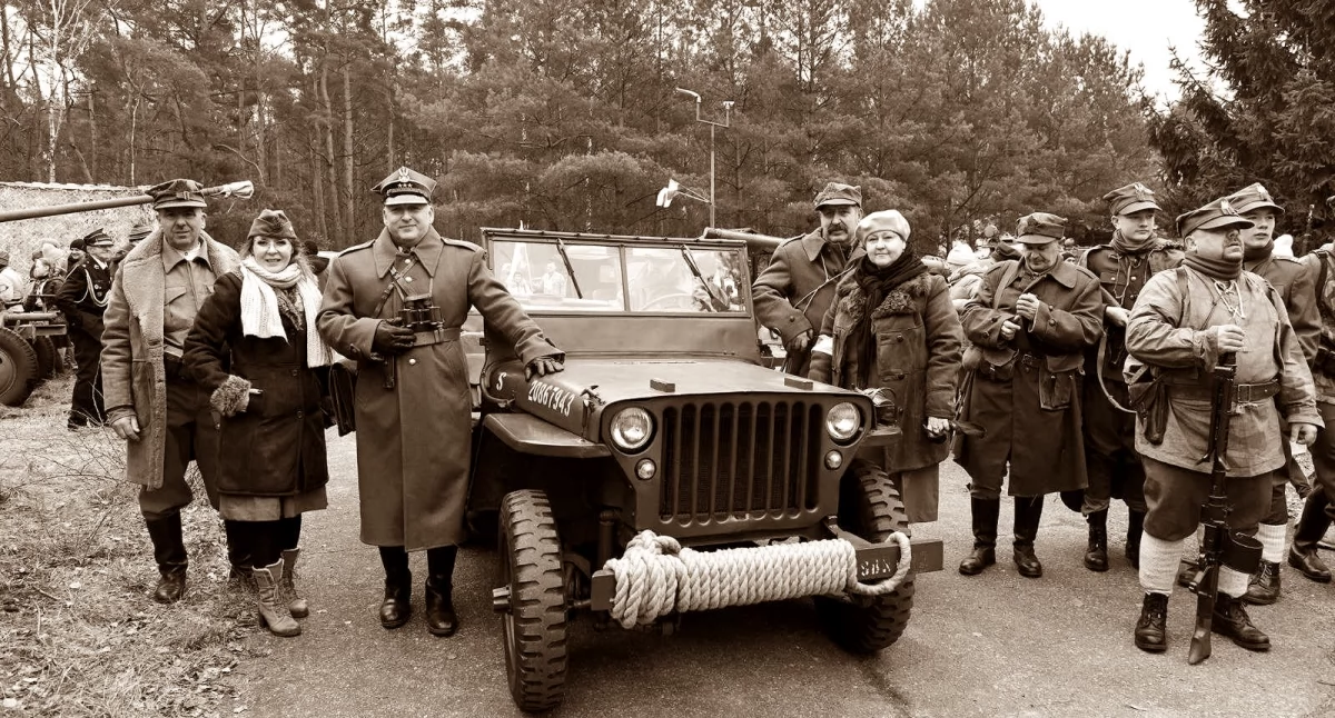 Żywa lekcja historii, biegi i rekonstrukcja historyczna. Towarzystwo Historyczne w Kcyni nie próżnuje