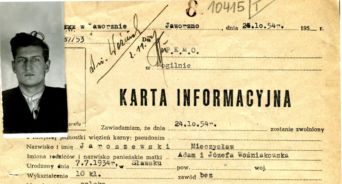 Kontrolować, pacyfikować, indoktrynować, zniewolić 