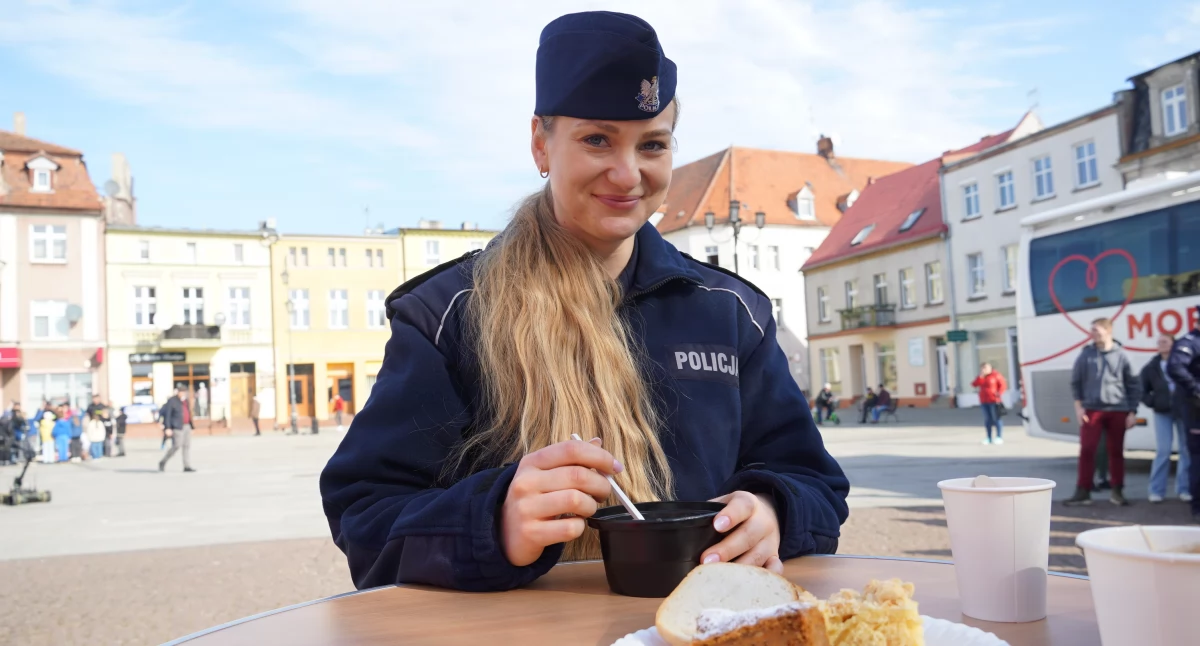 Spokrewnieni ze służbą na żnińskim rynku. Oddając krew uczcili pamięć komisarz Wiolety Burzych (film + fotogaleria)