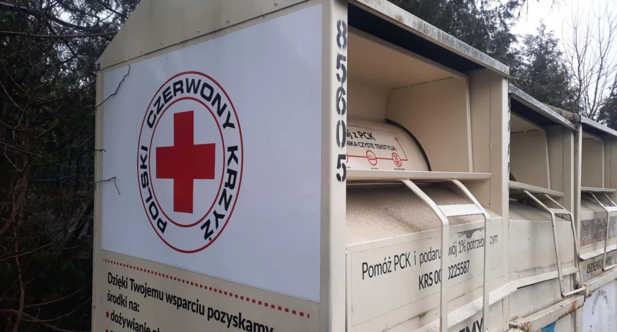 PCK zerwał umowę z gminą Rogowo. Mieszkańcy pozbawieni kontenerów na odzież