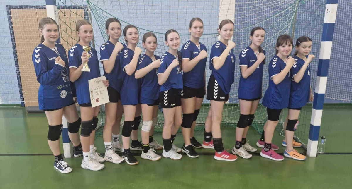 Uczennice szkoły podstawowej w Kcyni Mistrzyniami Powiatu Nakielskiego w piłce ręcznej dziewcząt