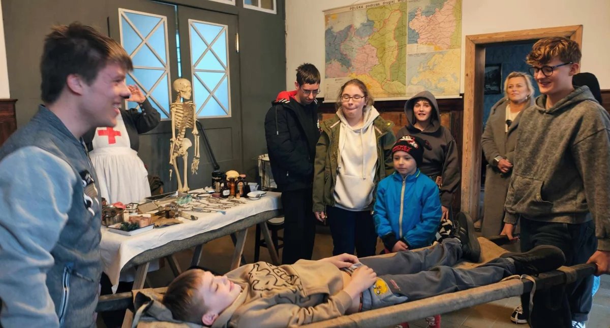 Trwa sezon na żywe lekcje historii z Towarzystwem Historycznym w Kcyni (fotogaleria)