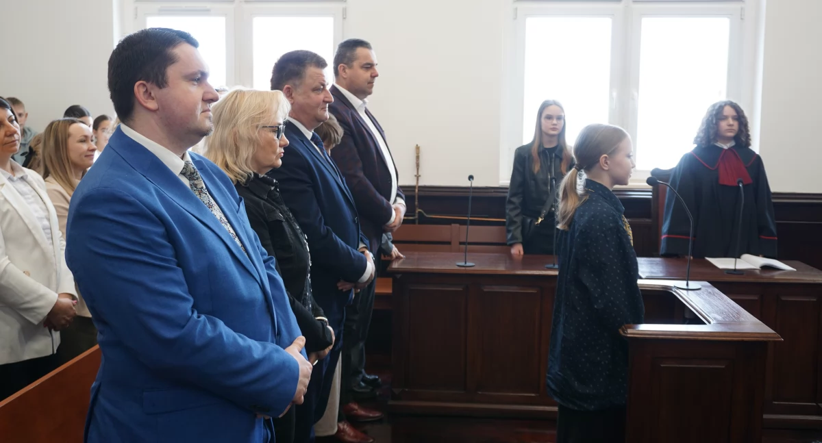 W Sądzie Rejonowym w Żninie zapadł wyrok w głośnej sprawie z udziałem uczniów SP w Rogowie (fotogaleria)