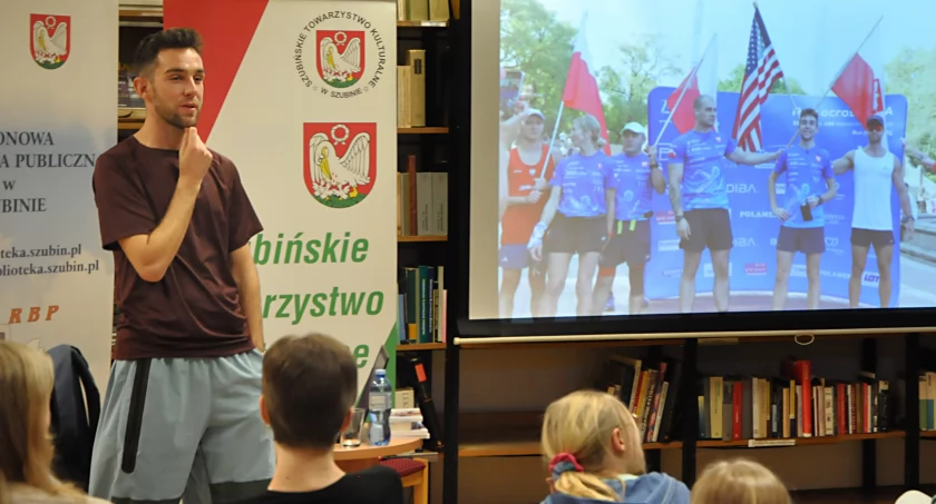 Ekstremalny biegacz Tomasz Sobania w szubińskiej bibliotece