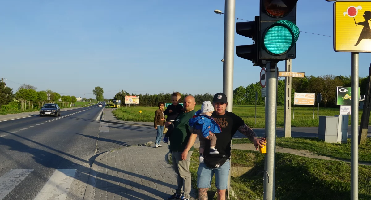 Radarowy wyświetlacz prędkości na przejściu w Piechcinie? Drogi wojewódzkie widzą to inaczej