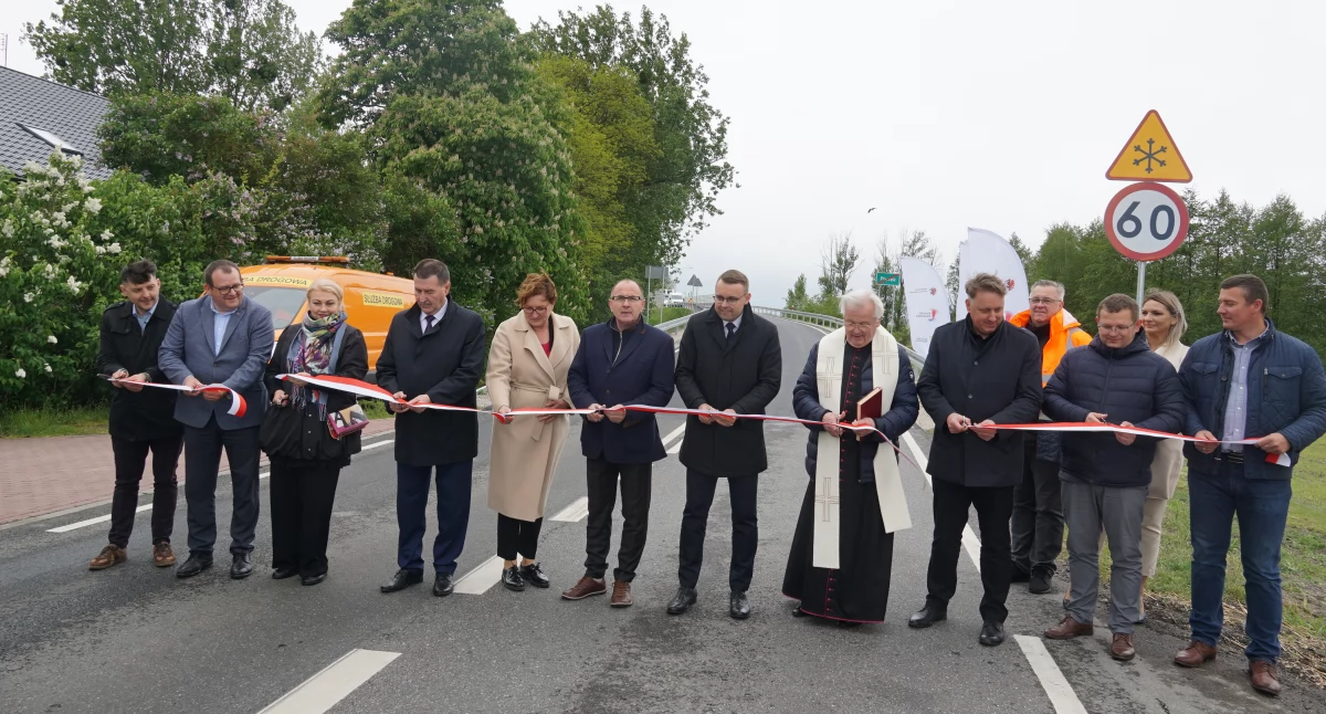  Po roku i kwartale od rozpoczęcia prac na DW 251, przecięli wstęgę w Pturku