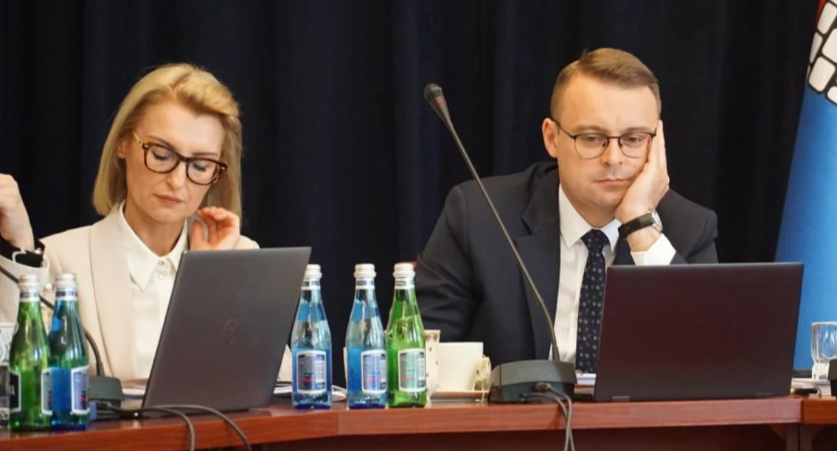 Dwie godziny krytyki burmistrza Żnina, po czym nikt nie był przeciw absolutorium 