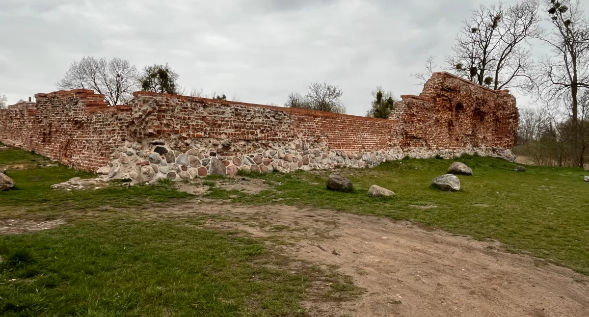 Zamek będzie przyciągał do siebie