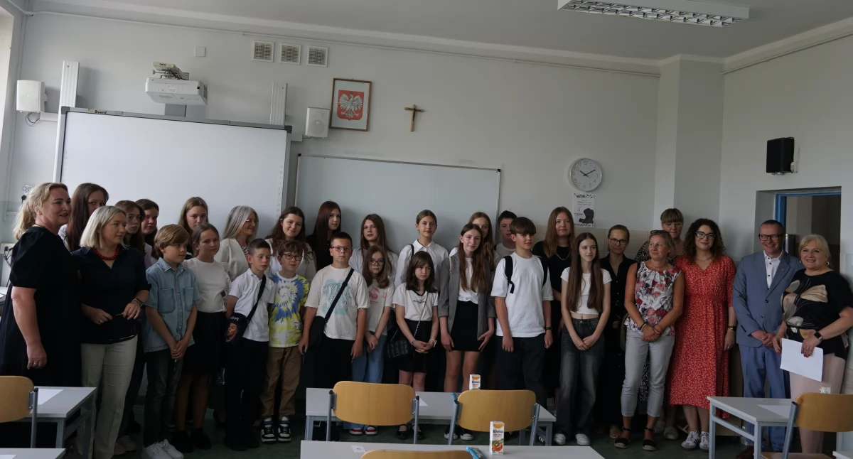 Wiktoria Jasnowska z SP w Piechcinie ze Złotym Piórem Burmistrza Barcina (zdjęcia)