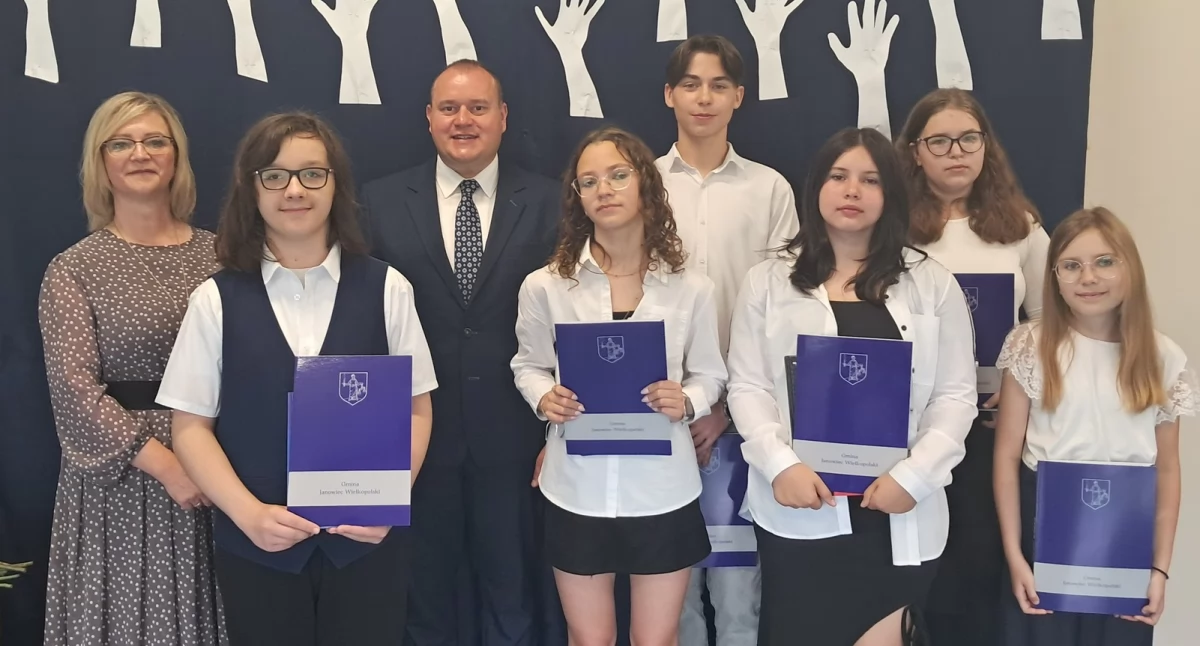 Najzdolniejsi uczniowie gminy Janowiec Wlkp. uhonorowani stypendiami