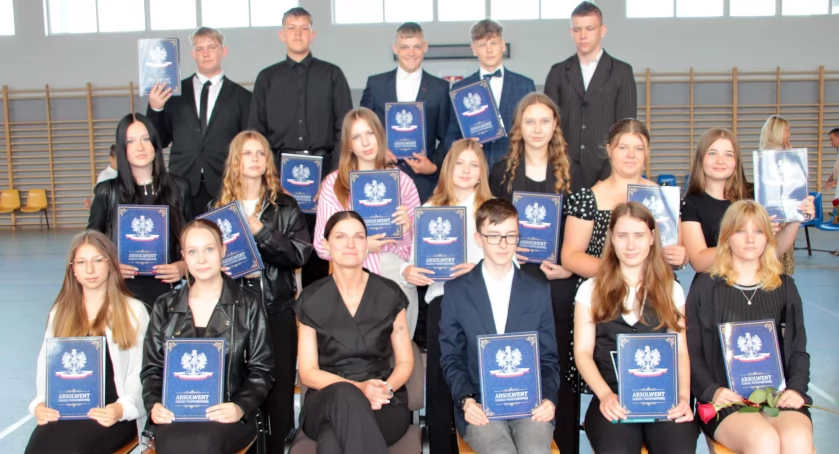 Niech żyją wakacje - zakończenie roku w gąsawskiej podstawówce