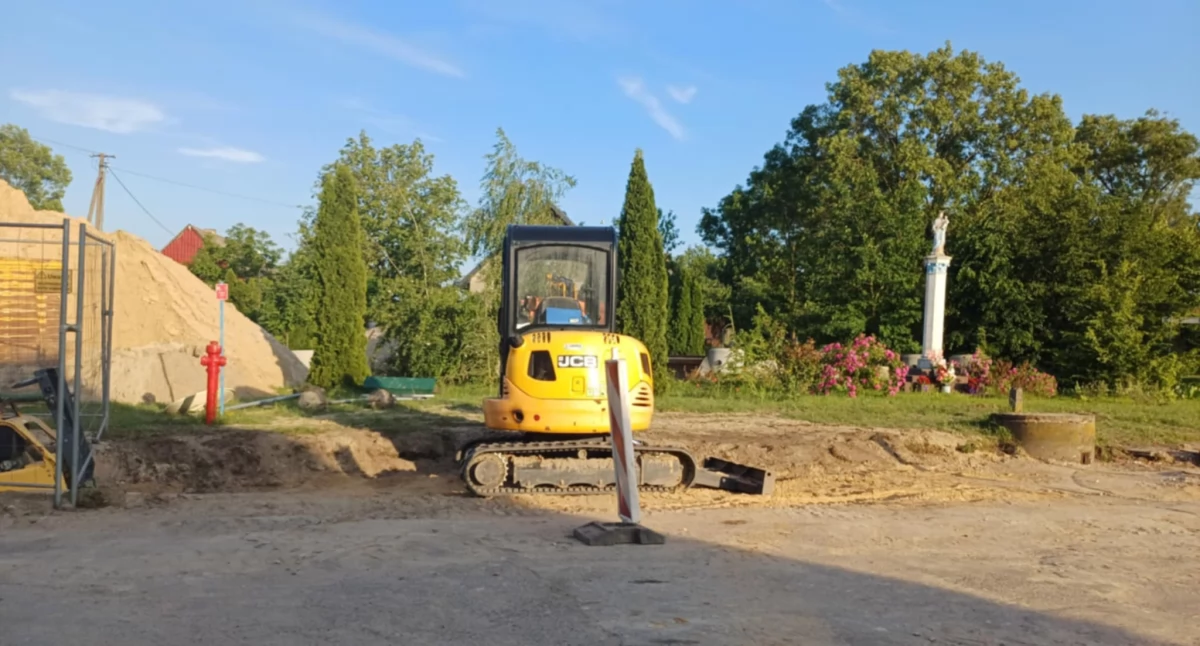 Przebudowa drogi w Ryszewie zmierza ku końcowi. Była w opłakanym stanie technicznym 