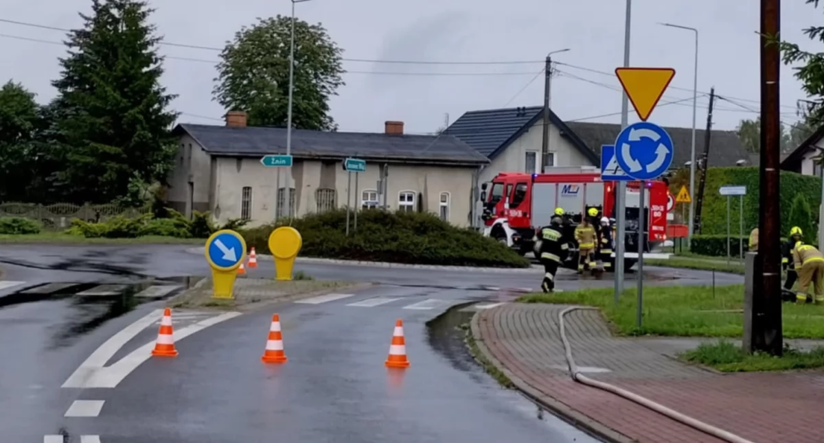 Zalane rondo i szkolna piwnica w Żernikach