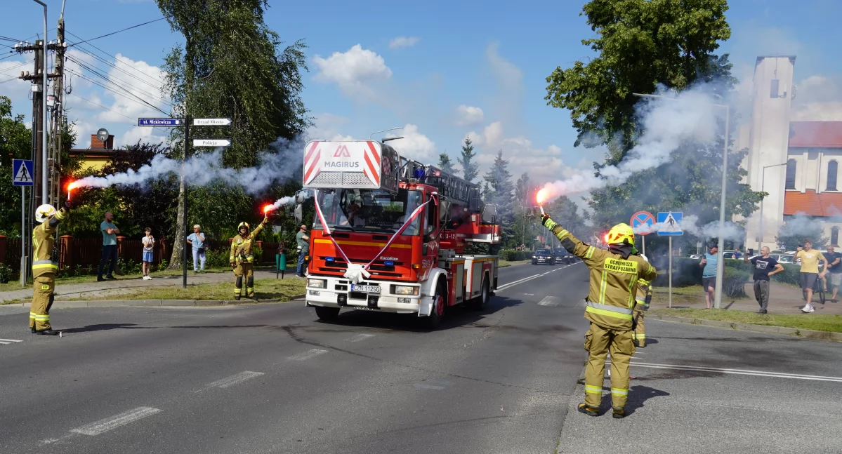 Z Austrii do Barcina przyjechał wóz z 27-metrowym wysięgnikiem. Wielkie święto w OSP (film + zdjęcia)