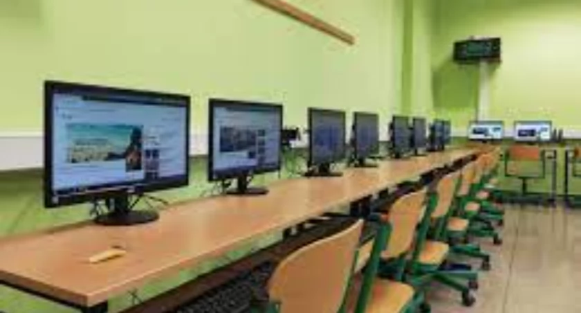 Modernizacja przestarzałej pracowni komputerowej - od planowania do realizacji (artykuł sponsorowany)