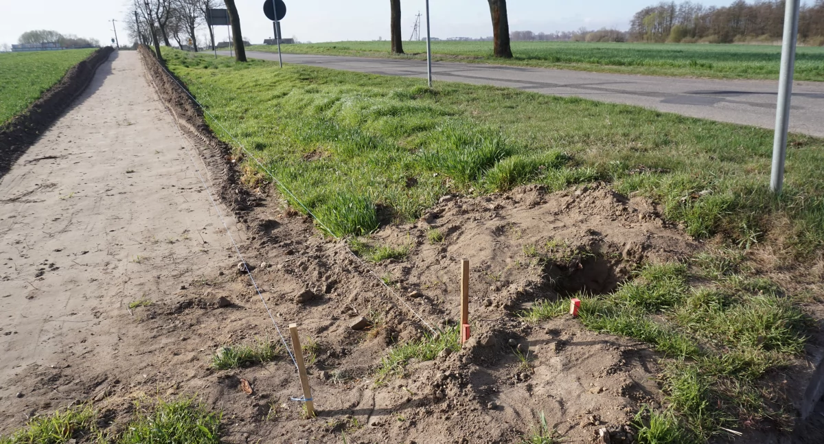 Prokuratura nie wszczęła śledztwa w sprawie bezprawnej budowy ścieżki rowerowej na polach rolników
