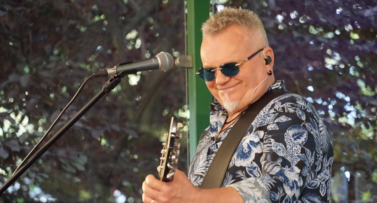 Koncert Żuków na łabiszyńskiej wyspie przerodził się w prawdziwy dancing