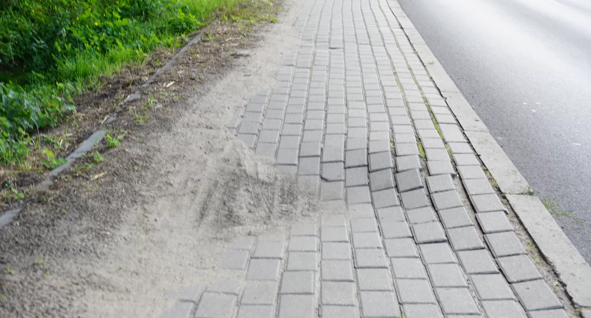 Chodnik na ul. Gnieźnieńskiej w Żninie ma falować do jesieni